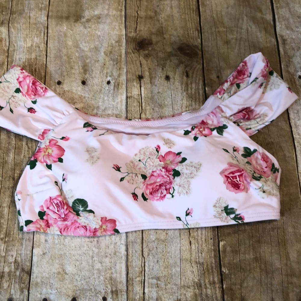 Cikada bathing suit top nwot